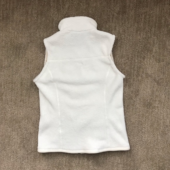 SOLD! XS Patagonia Women's White Fleece Vest - Picture 4 of 4